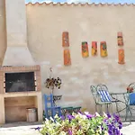 Charming House In With Enclosed Garden Ferienhaus *