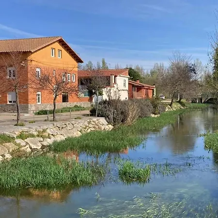 Charming House In With Enclosed Garden 度假居
