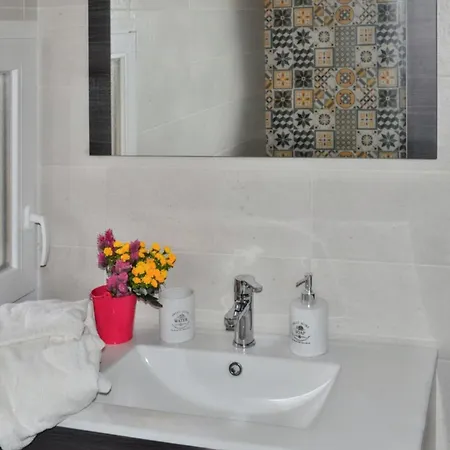Charming House In With Enclosed Garden Holiday home Morales de Rey