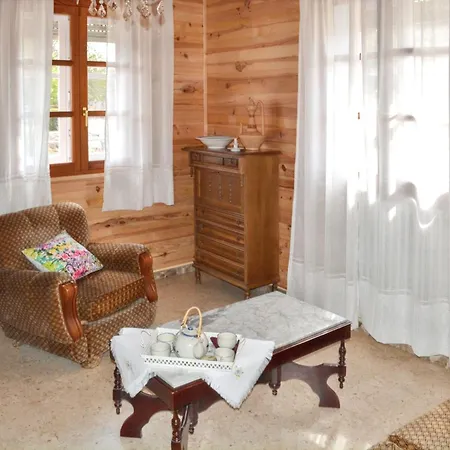 Charming House In With Enclosed Garden