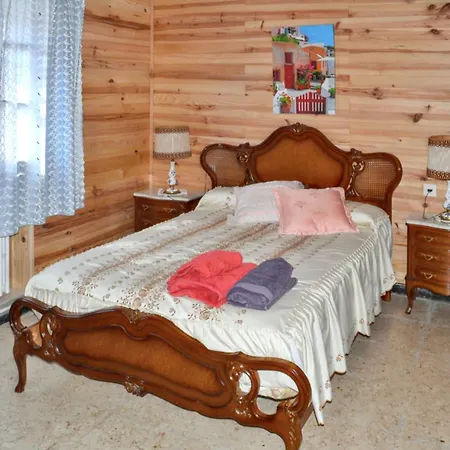 度假居 Charming House In With Enclosed Garden *