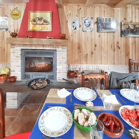 Charming House In With Enclosed Garden Holiday home Morales de Rey