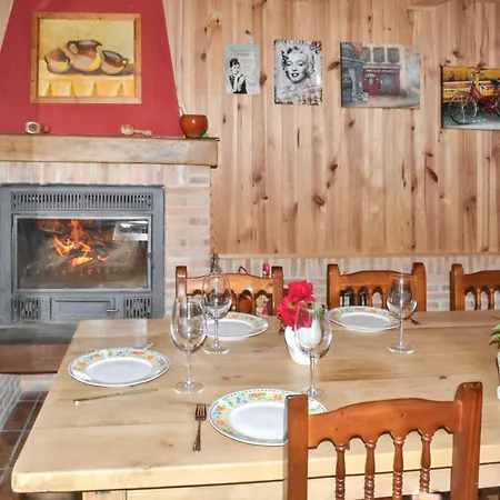 Charming House In With Enclosed Garden Holiday home *