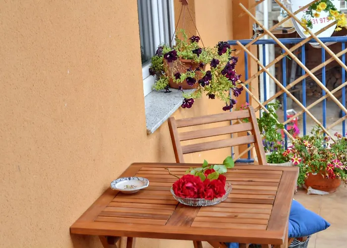 Charming House In With Enclosed Garden 度假居 *