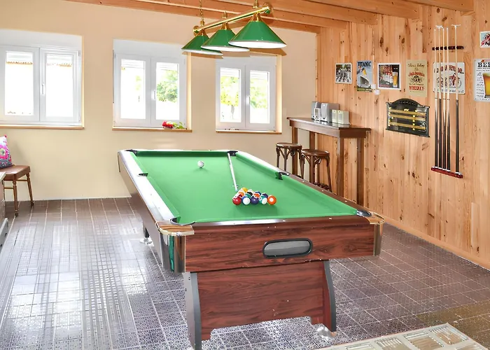 Charming House In With Enclosed Garden 度假居 *