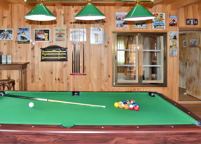 度假居 Charming House In With Enclosed Garden *