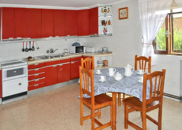 度假居 Charming House In With Enclosed Garden