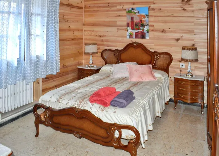 度假居 Charming House In With Enclosed Garden *