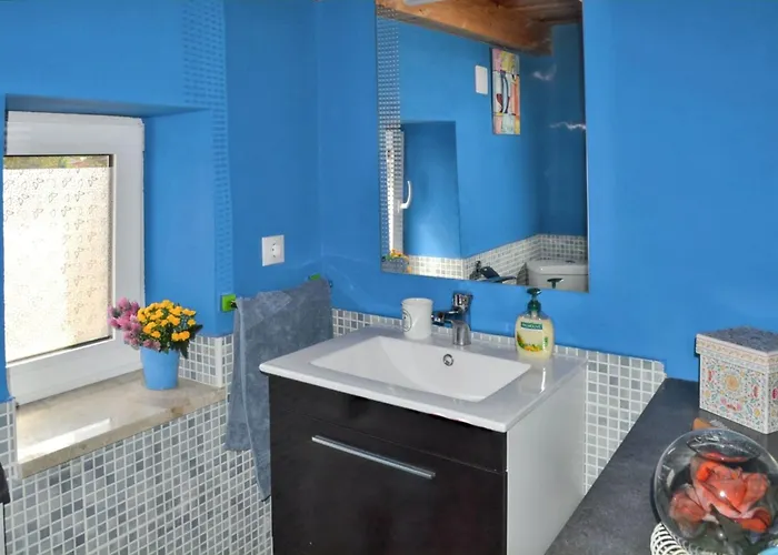 Charming House In With Enclosed Garden